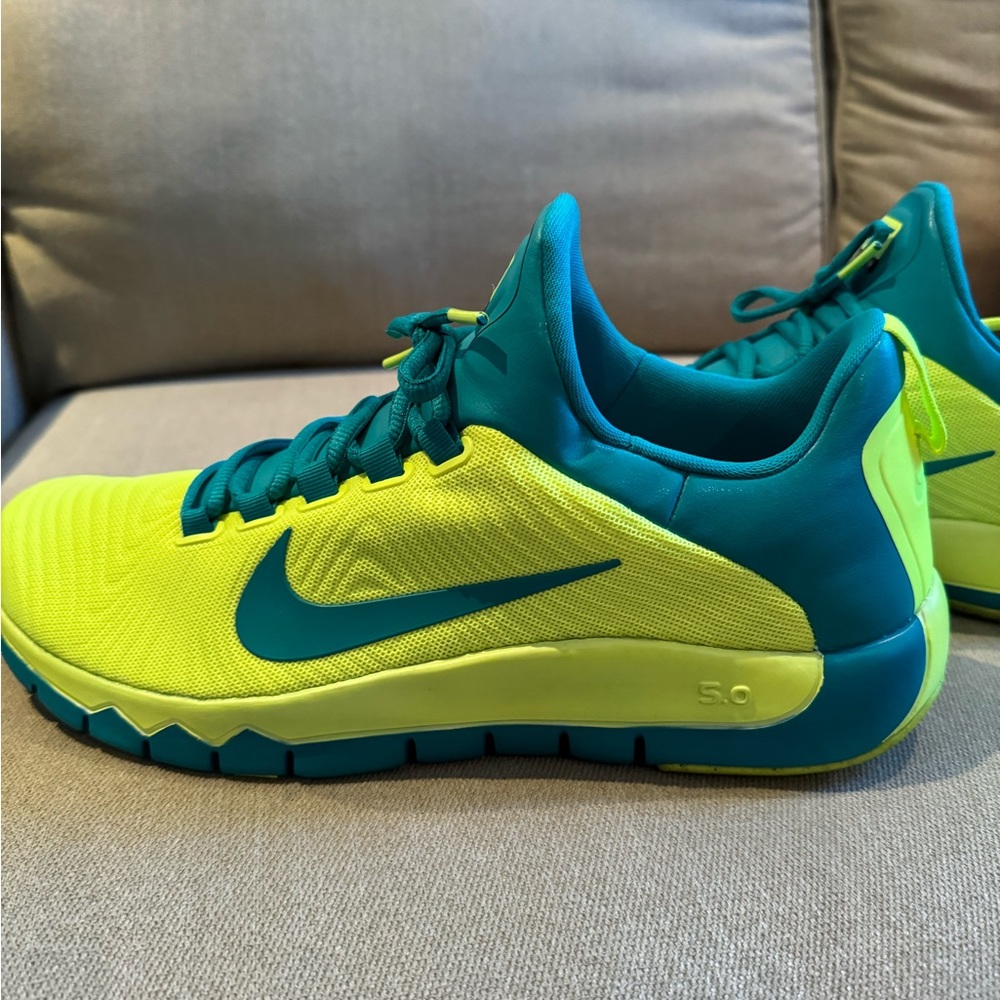 Brand new men’s Nike Free Run 5.0 2 tone green size 11.5 sneaker